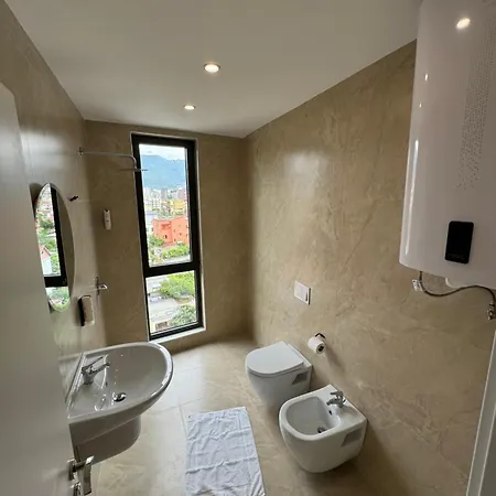 The Boulevard Bliss * טיראנה